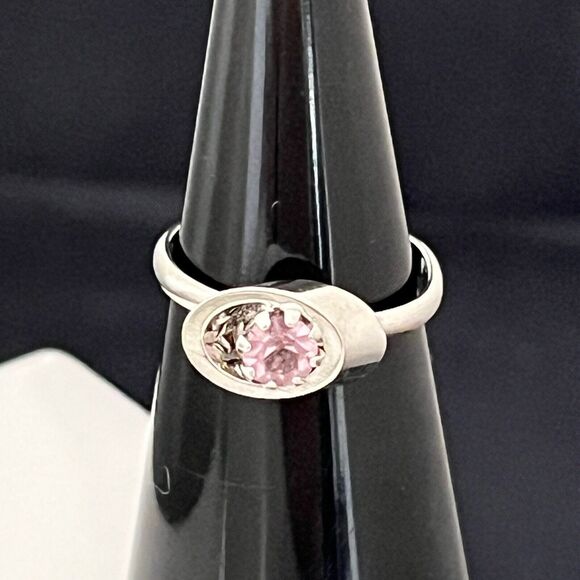 Vintage Costume Ring Silver Tone Prong Set Rhinestones Mid Century Modern 4J - Picture 4 of 4